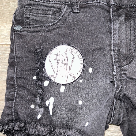 ⭐️NWOT 3 Pommes Black Denim Jean distressed Splattered Shorts with Pink Patch - Picture 2 of 7